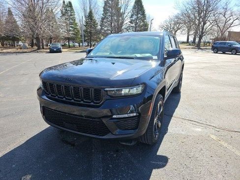 Used 2023 Jeep Grand Cherokee Limited w/ Black Appearance Package image 2