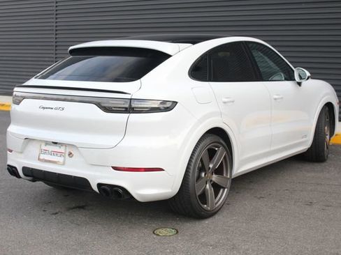 Used 2021 Porsche Cayenne GTS w/ Premium Package image 8
