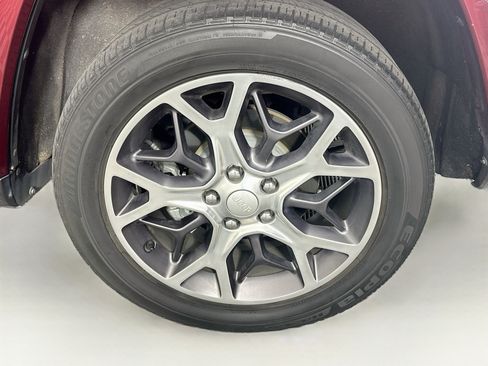 Used 2018 Jeep Grand Cherokee Limited AWD/4WD image 11