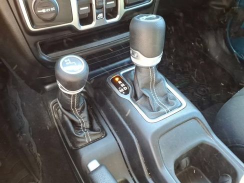Used 2020 Jeep Wrangler Unlimited Sahara w/ Cold Weather Group AWD/4WD image 21
