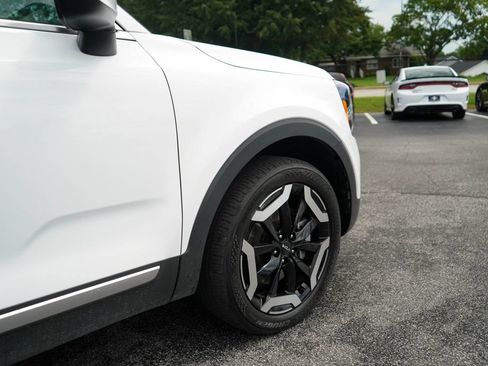 Used 2025 Kia Telluride S FWD image 19