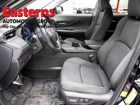 Used 2022 Toyota Venza LE AWD/4WD image 14