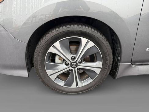 Used 2019 Nissan Leaf SV w/ SV Technology Package image 9