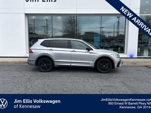 Used 2022 Volkswagen Tiguan SE R-Line image 1