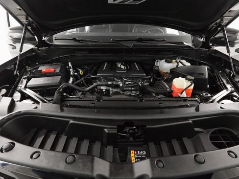 Used 2025 Cadillac Escalade ESV V image 42