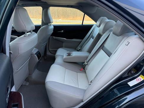 Used 2014 Toyota Camry XLE w/ Leather Package image 16