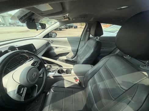 Used 2025 Hyundai Elantra Hybrid FWD image 2