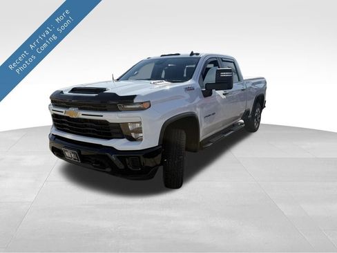 Used 2024 Chevrolet Silverado 2500 Custom w/ Custom Value Package image 1
