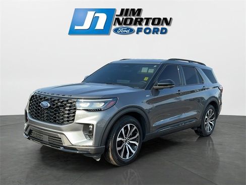 Used 2025 Ford Explorer ST-Line image 13