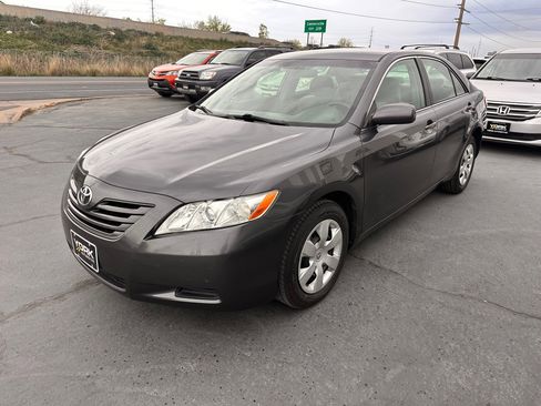 Used 2007 Toyota Camry LE image 2