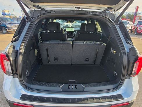 New 2026 Ford Explorer ST-Line w/ ST-Line Street Pack image 5