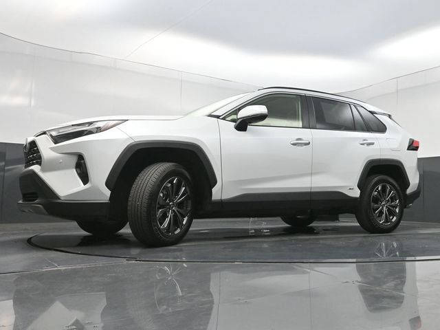 Used 2025 Toyota RAV4 Limited AWD/4WD image 28