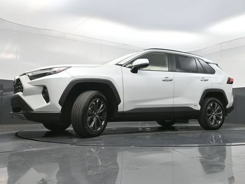 Used 2025 Toyota RAV4 Limited AWD/4WD image 28