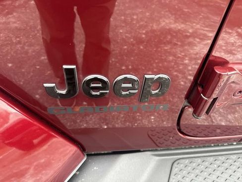 Used 2021 Jeep Gladiator Overland image 14
