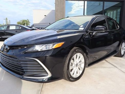 Used 2022 Toyota Camry LE FWD image 8