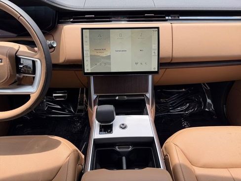 New 2026 Land Rover Range Rover Long Wheelbase SE AWD/4WD image 17