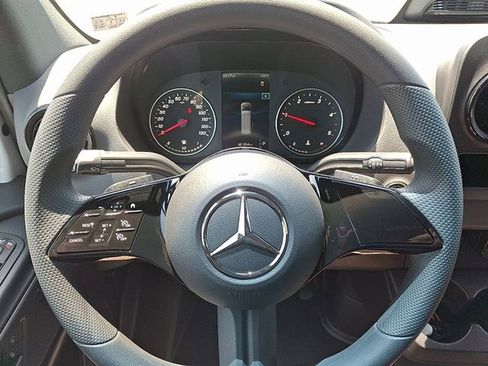 Used 2025 Mercedes-Benz Sprinter 2500 image 17