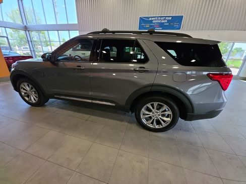 Used 2023 Ford Explorer XLT w/ Equipment Group 202A AWD/4WD image 11
