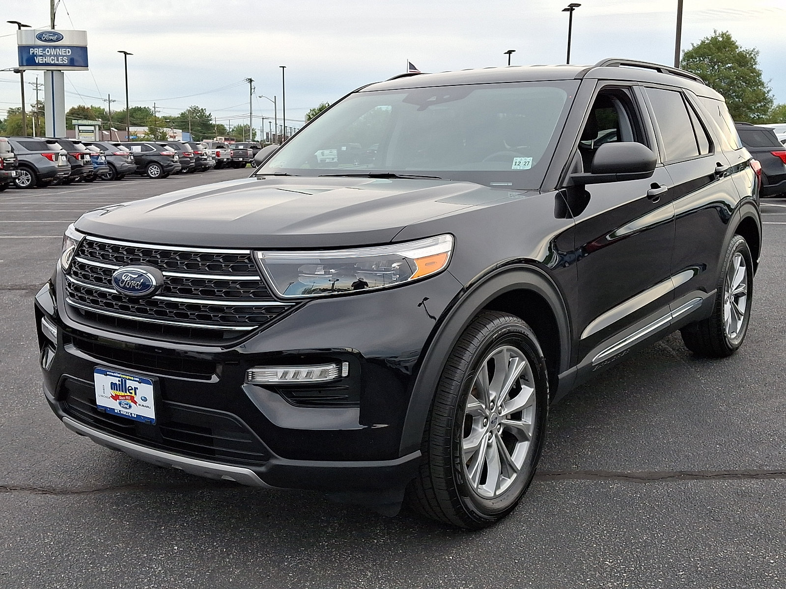 Certified 2022 Ford Explorer XLT w/ Equipment Group 202A AWD/4WD image 3