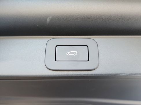 Used 2025 Land Rover Range Rover Long Wheelbase SE image 14