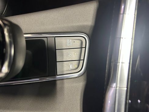 Used 2023 Cadillac Escalade Premium Luxury AWD/4WD image 32