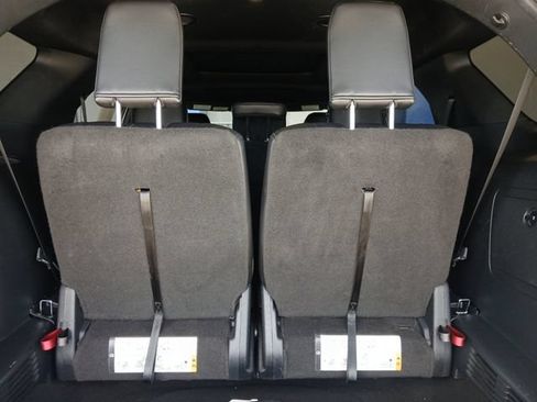 Used 2017 Ford Explorer XLT w/ Equipment Group 202A AWD/4WD image 6
