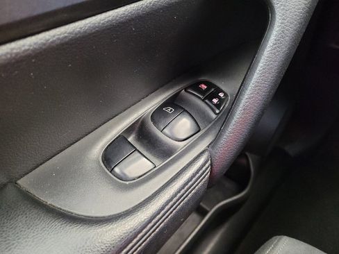 Used 2016 Nissan Rogue SV image 27