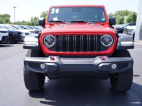 Used 2024 Jeep Wrangler Unlimited Rubicon AWD/4WD image 10
