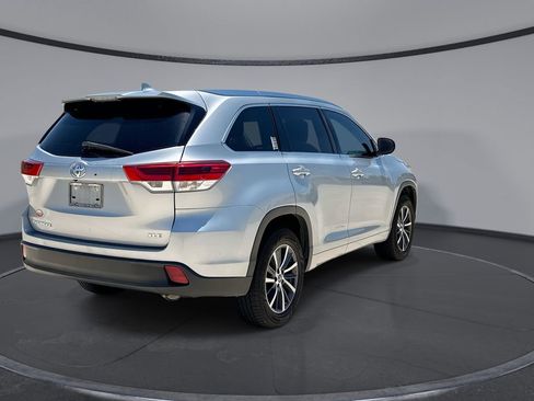 Used 2018 Toyota Highlander XLE FWD image 11