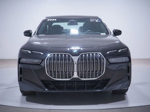 Used 2024 BMW 740i xDrive w/ Premium Package 2 AWD/4WD image 4
