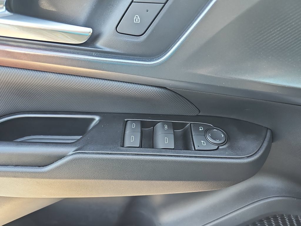 Used 2024 Chevrolet Equinox EV RS FWD image 27