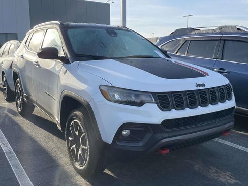 Used 2024 Jeep Compass Trailhawk AWD/4WD image 1