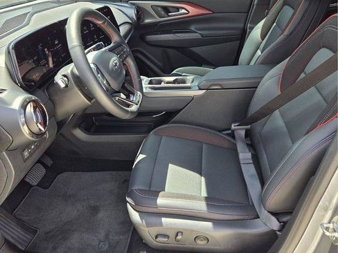 Certified 2025 Chevrolet Equinox EV RS FWD image 10