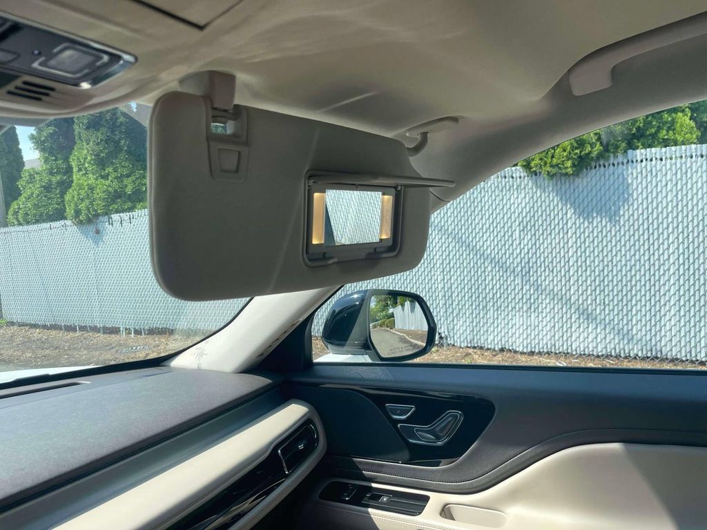 Used 2022 Lincoln Aviator AWD w/ Premium Package image 31