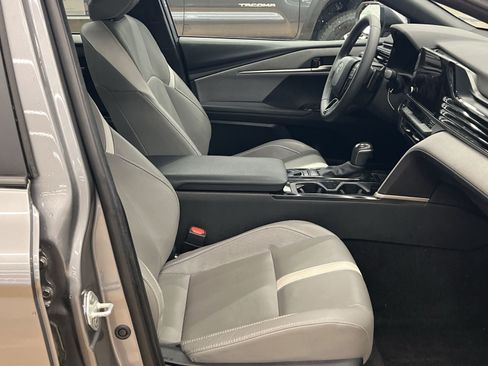 Used 2025 Toyota Camry SE w/ Convenience Package FWD image 25