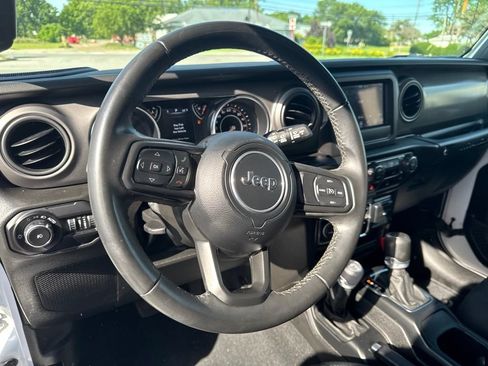 Used 2022 Jeep Wrangler Unlimited Sport AWD/4WD image 3