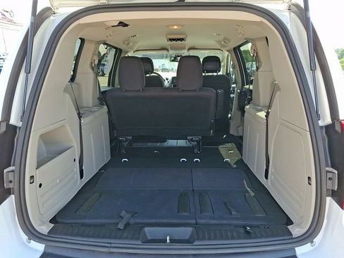 Used 2019 Dodge Grand Caravan SE FWD image 31
