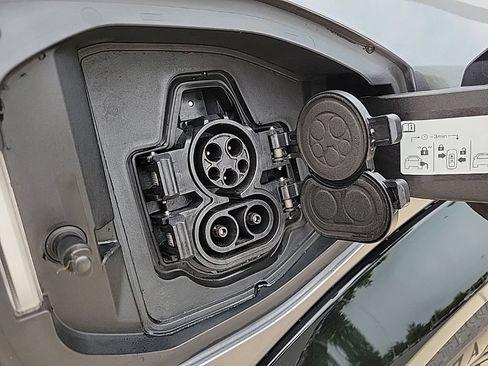 Used 2024 Nissan Ariya AWD image 31