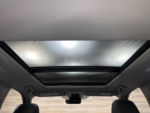 Used 2025 Honda Pilot Touring image 17