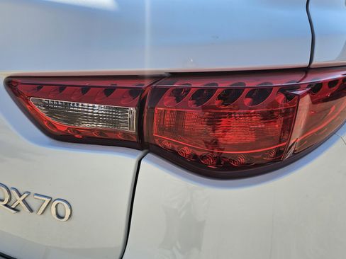 Used 2017 INFINITI QX70 2WD w/ Premium Package image 9