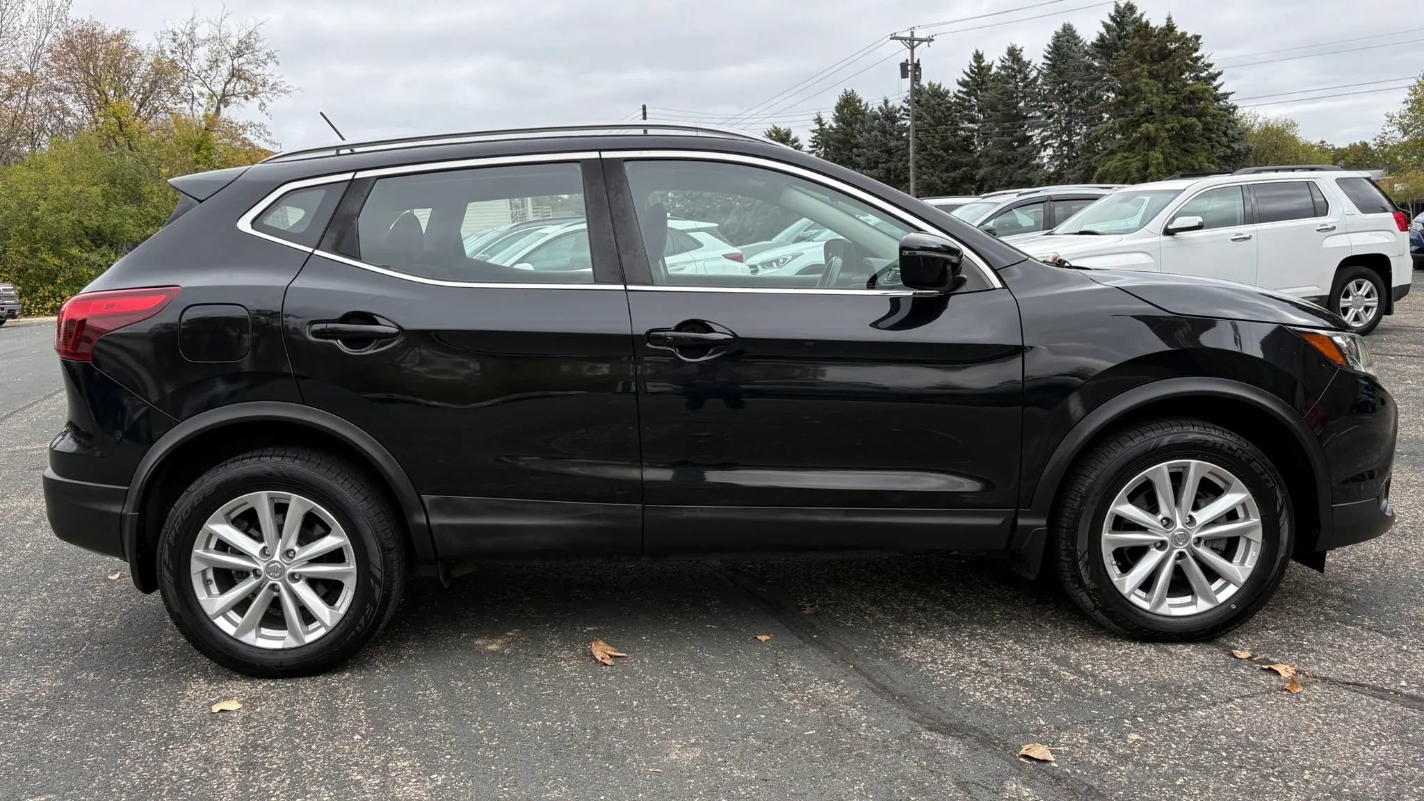 Used 2017 Nissan Rogue Sport SV FWD image 11
