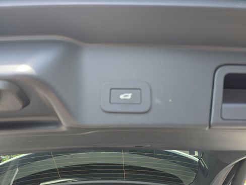 Certified 2025 Land Rover Range Rover Evoque S image 8