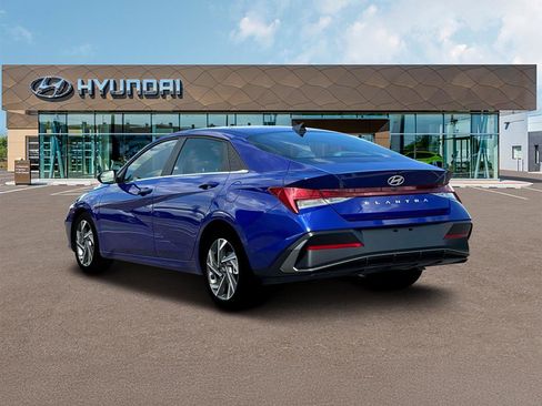 New 2025 Hyundai Elantra SEL image 5