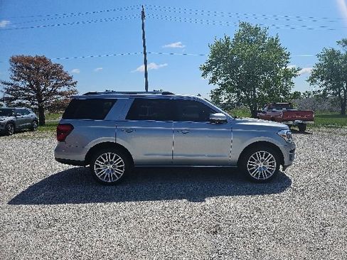 Used 2024 Ford Expedition Limited AWD/4WD image 5