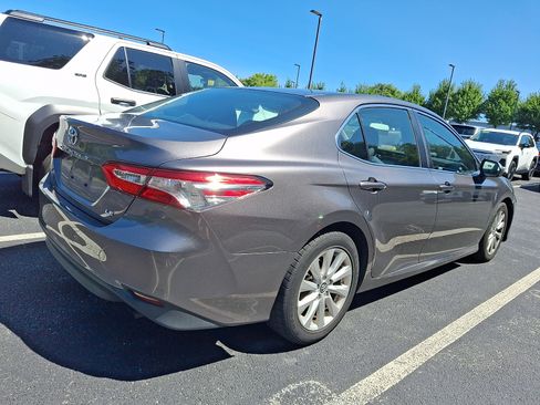 Used 2018 Toyota Camry LE FWD image 4