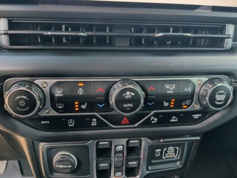 New 2025 Jeep Wrangler Unlimited Sahara w/ Safety Group AWD/4WD image 30