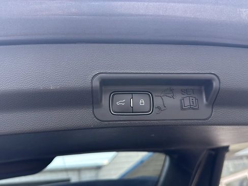 Used 2020 Ford Explorer XLT w/ Equipment Group 202A RWD image 12