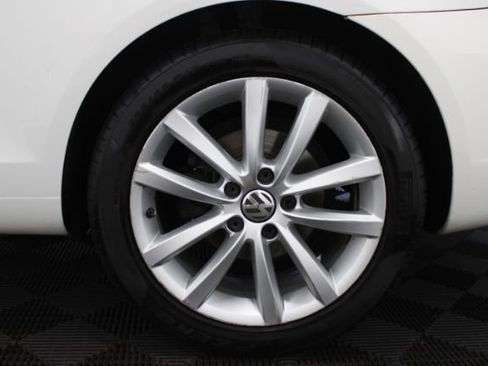 Used 2014 Volkswagen Eos FWD image 9