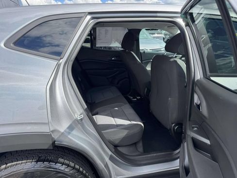 Used 2025 Chevrolet Trax LS w/ LS Convenience Package FWD image 14