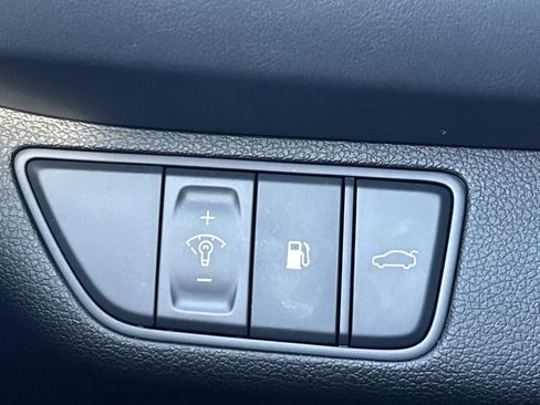 Used 2025 Genesis G70 2.5T w/ Sport Prestige Package image 32